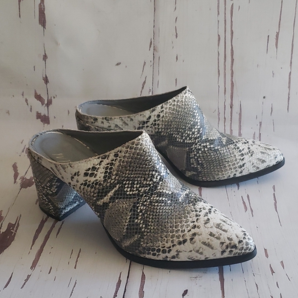 Matisse 9.5 gray snake leather print block heel mules clogs